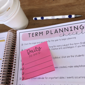 Daily-to-do-sticky-note-on-term-planner