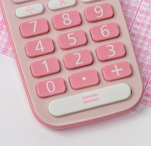 Pink Calculator: Source Canva